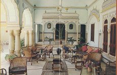 The elegant sitting area inthe Samode haveli